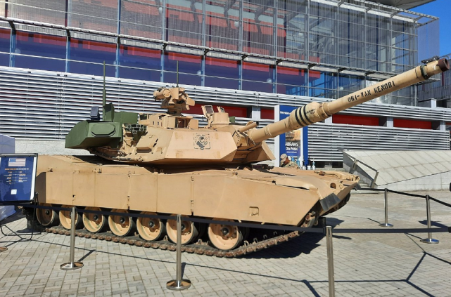 来自以色列的盾牌,美军m1a2坦克最新改进亮相,搭载主动防御系统