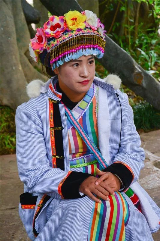 (怒江独龙江风光 张秋亨摄) 这里最为神秘的便是独龙族少女的纹面文化