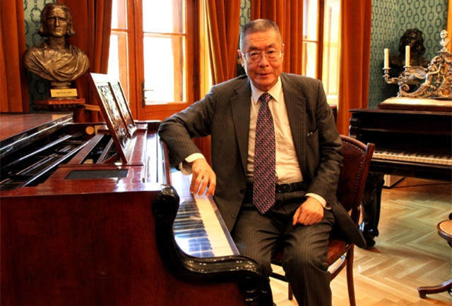 81岁得女,82岁设立5亿基金,著名钢琴家刘诗昆可谓人间奇迹