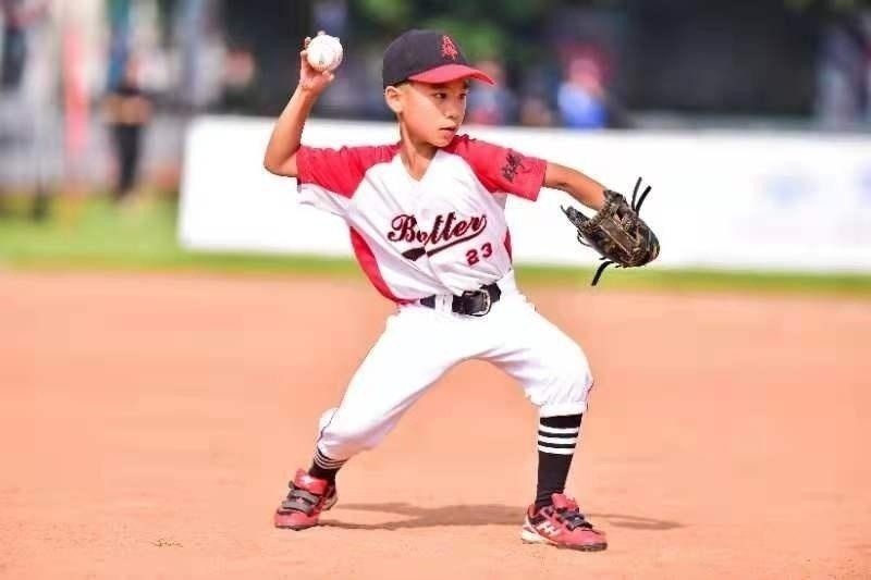 孩子美剧看多了，想学棒球，成都D-BAT棒球学院的课程推荐吗