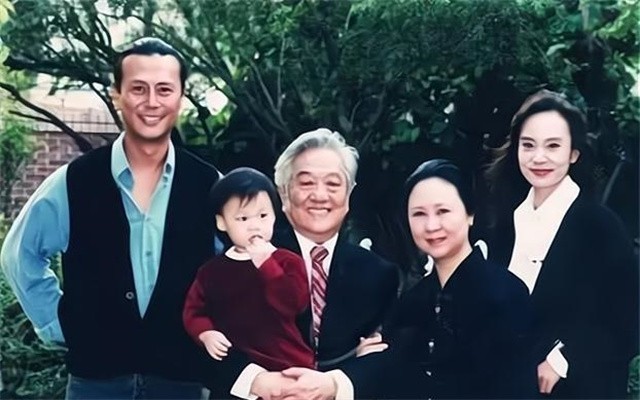平鑫涛发家后和琼瑶婚外情将妻子大度当纵容她很柔弱你很坚强