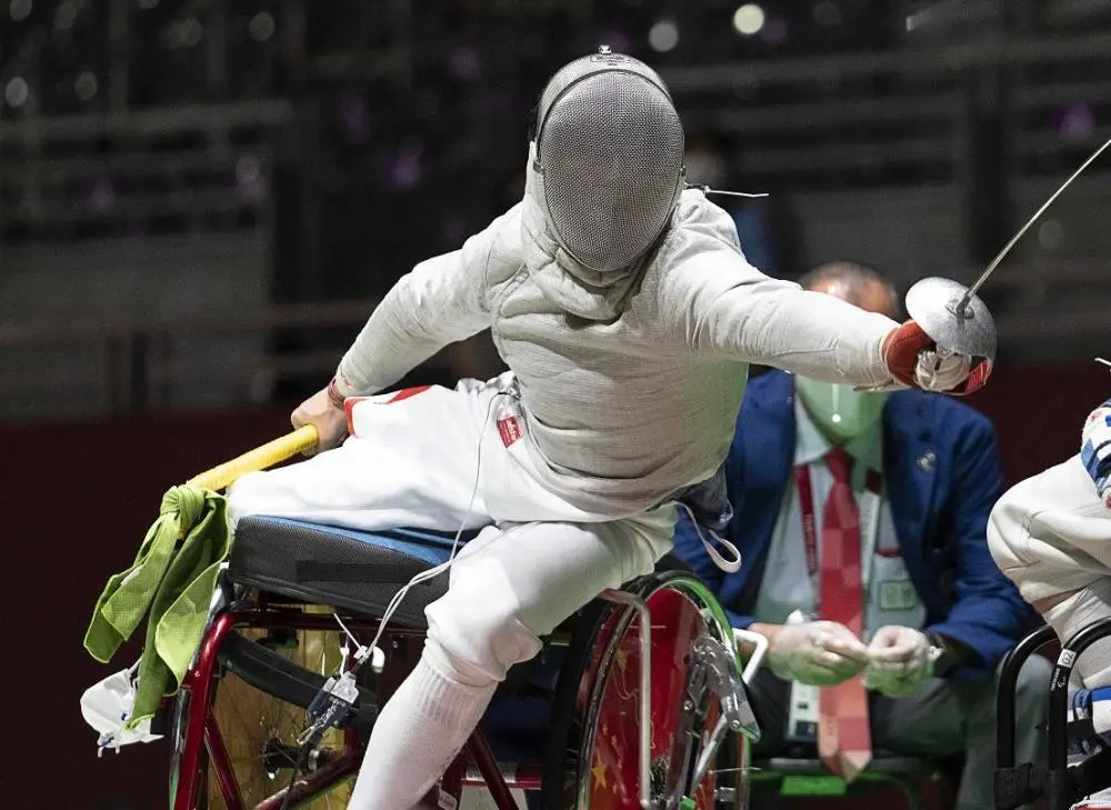 轮椅上的豪情剑客东京残奥会中国队首金获得者李豪