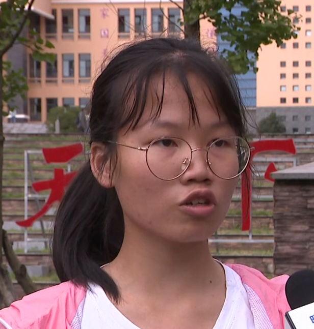 学生要早近半个月,在八月金桂飘香的时节,镇雄城南中学迎来了新生入学