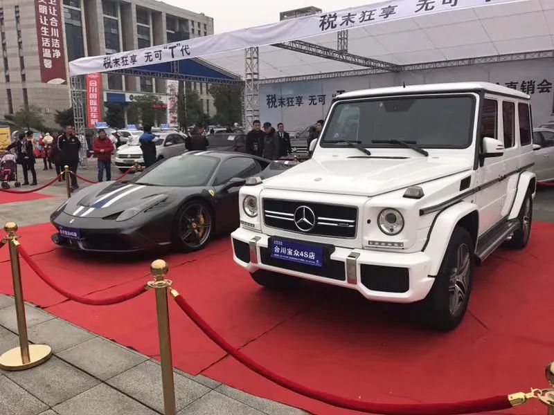 2021合川国际汽车展惊现巨巨巨型超级月亮!环球飞车表演