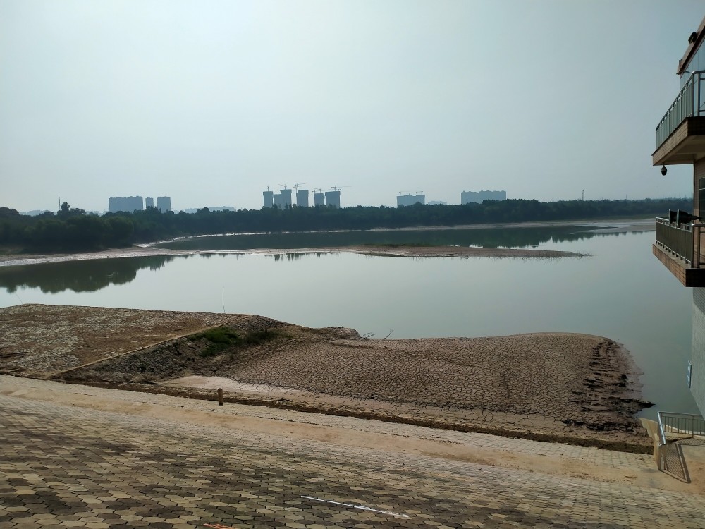 探访泄洪后的郑州常庄水库水位下降露出浅滩