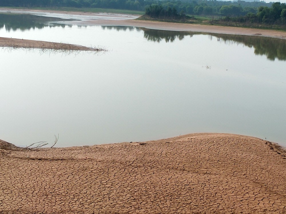 探访泄洪后的郑州常庄水库水位下降露出浅滩