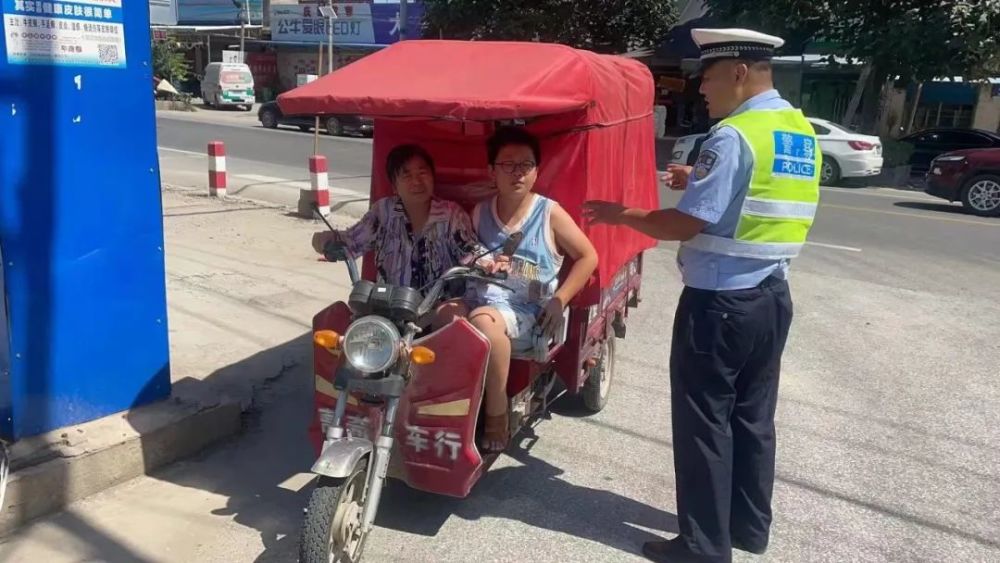 對拖拉機,三輪汽車,電動三輪車,三輪摩托車,農用車違法載人,無牌無證