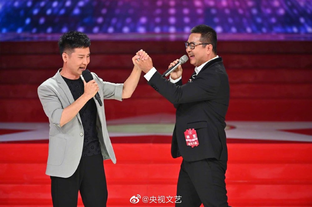 星光大道2021年月赛嘉宾任村干部评选最佳选手登上村晚