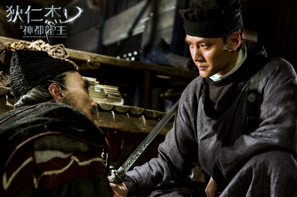 这种方式还真的赢得一部分观众认可,其中《狄仁杰》系列成为经典之作