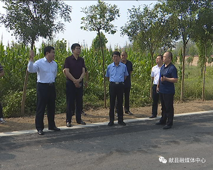 在县人大常委会主任彭春河,副县长刘晓伟的陪同下,许建军一行先后参观