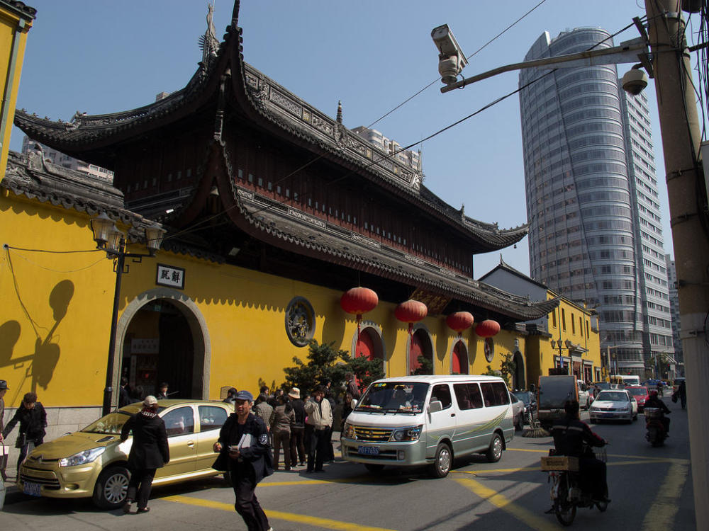 上海旅游的十大景点之一是全国重点寺院