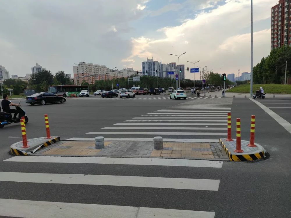 斑马线硬件升级改造后,过马路更快更安全了吗?_腾讯新闻