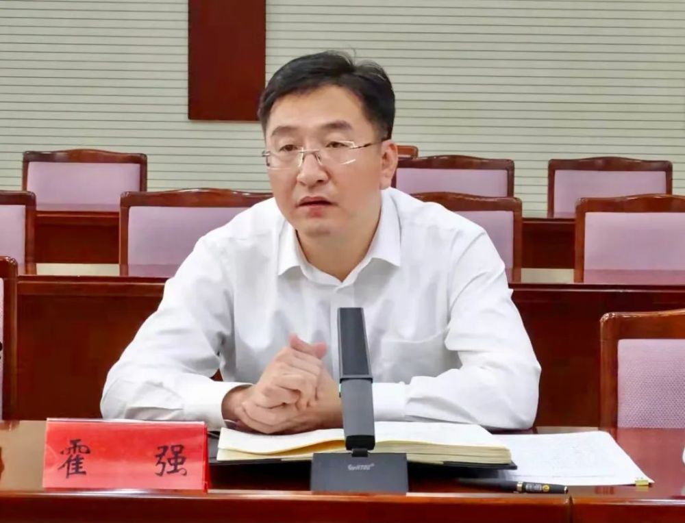 丰南区委副书记,区长霍强在会上讲话.