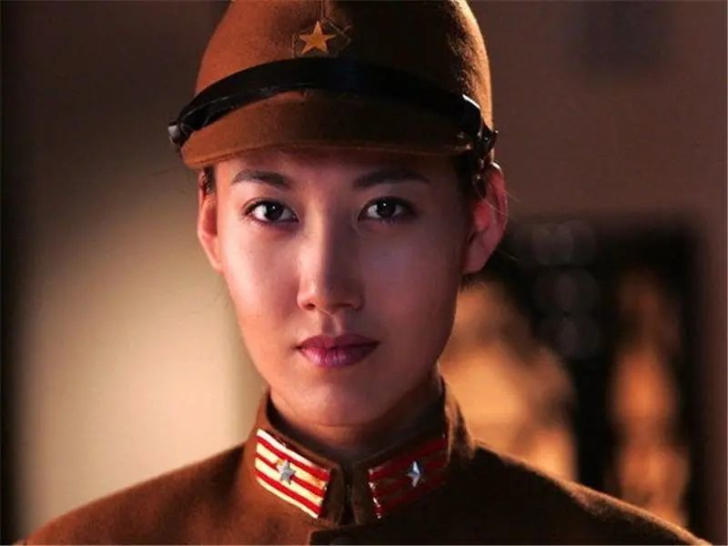 影视中的日本女间谍竹内云子同时,还为患有先天性心脏病的女儿准备了