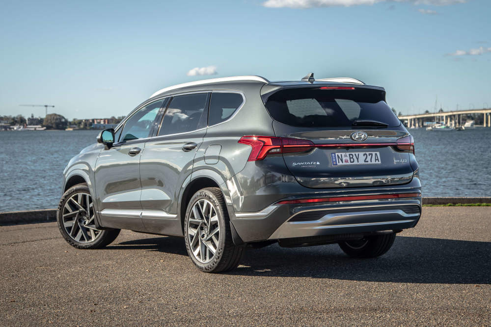 2021年顶配现代圣达菲高地版:2.2t柴油驱动的畅快动力_腾讯新闻