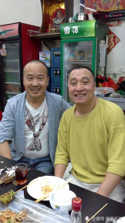 从小不爱学习的他被父母送去学二人转.他就是乡村爱情里的宋富贵.