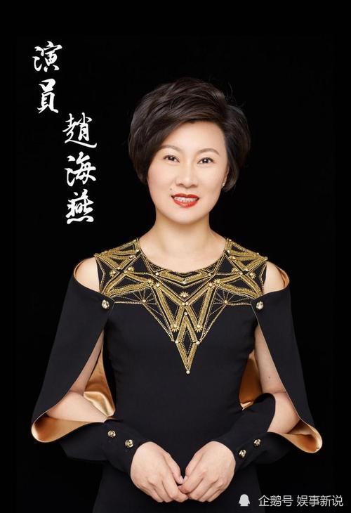 通过不懈的努力考上了辽宁大学艺术学院,以优异的成绩留校任教