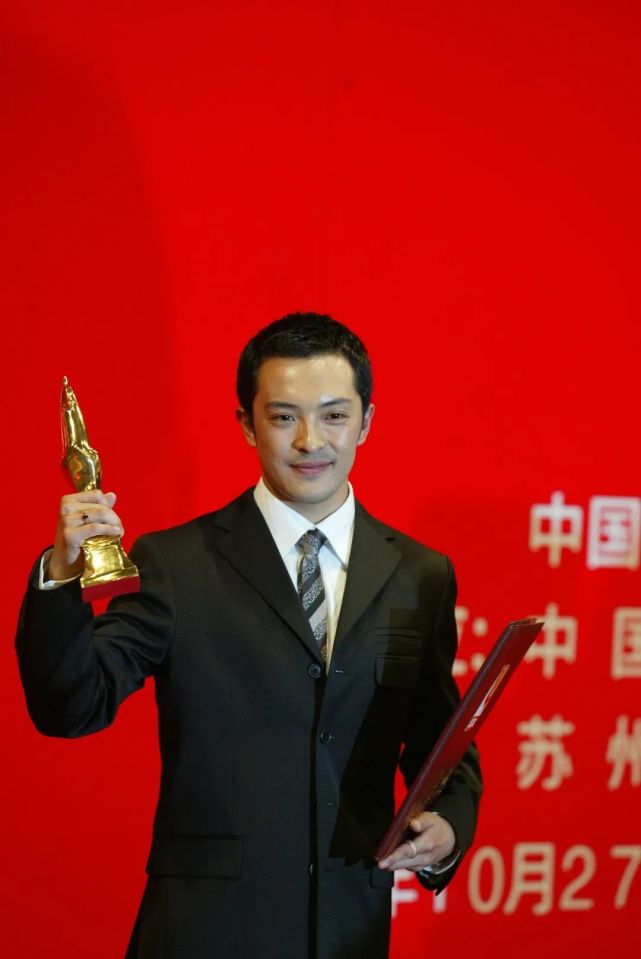 45岁富大龙获封"中国最穷影帝",曾靠送外卖维持生计赚3元时薪-腾讯