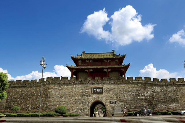 攻占襄阳后,蒙古军以荆襄为节点,沿汉江而下,进入长江,仅用了不到三年