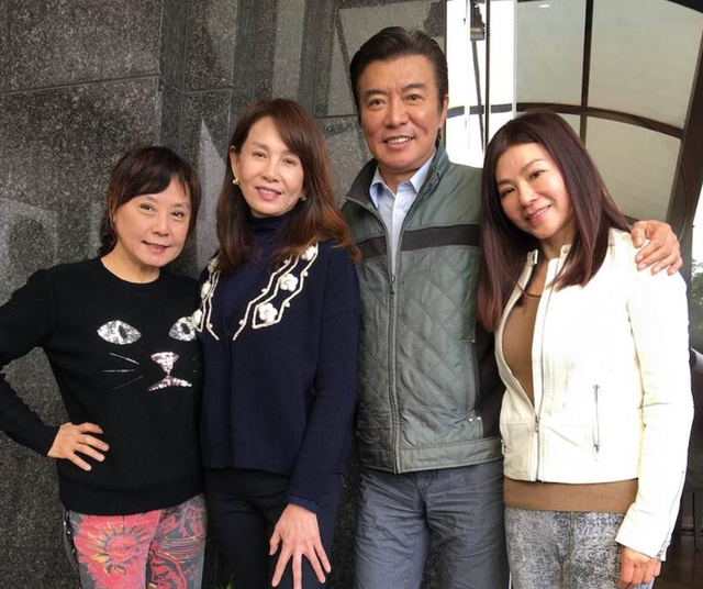 66岁张佩华复出拍戏二婚娶空姐育一子一女靠养藏獒年入千万