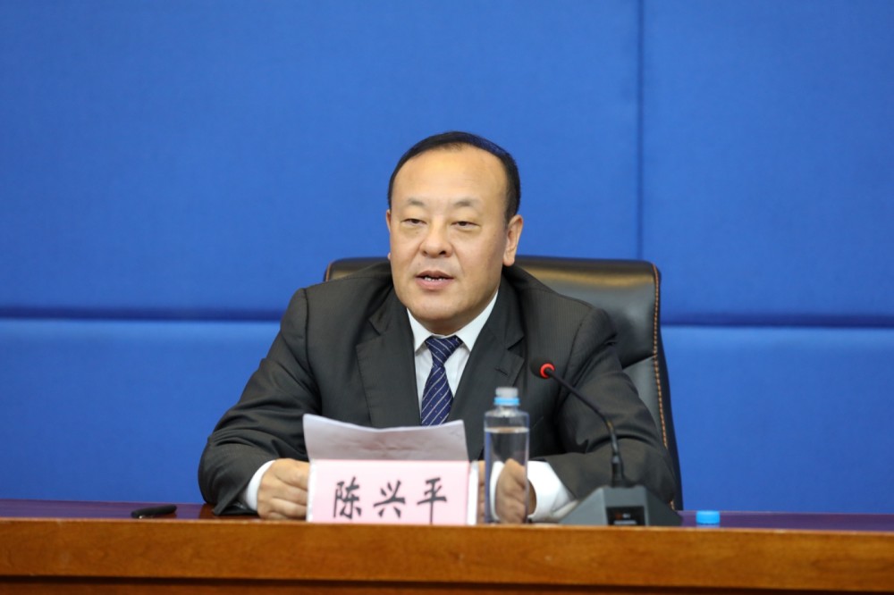 大庆市副市长陈兴平介绍相关情况.
