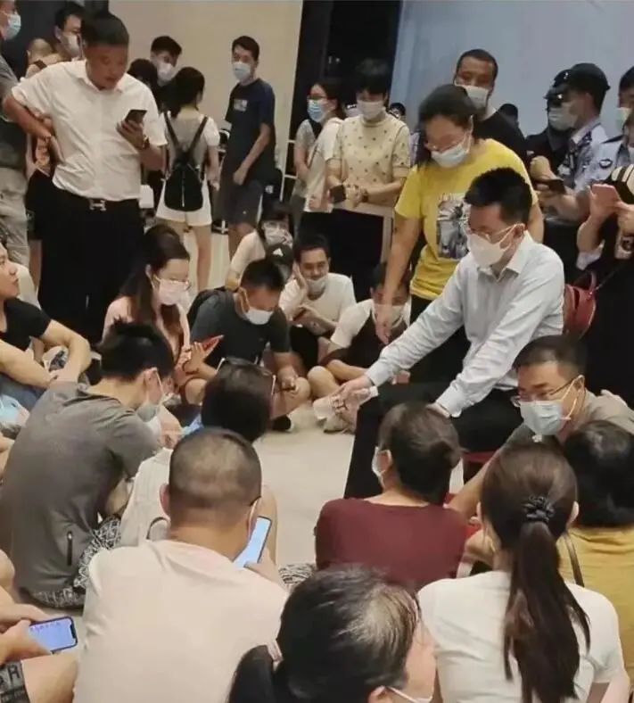 恒大财富遭围堵紧急出台方案：高管先行赎回被唏嘘(图6)