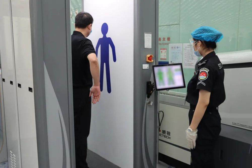 国内首家深圳机场试行无接触自助安检