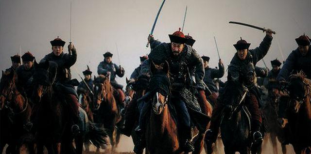 刘锦棠命令清军兵分三路:主力部队立刻出发,由 余虎恩和黄万鹏率领,从