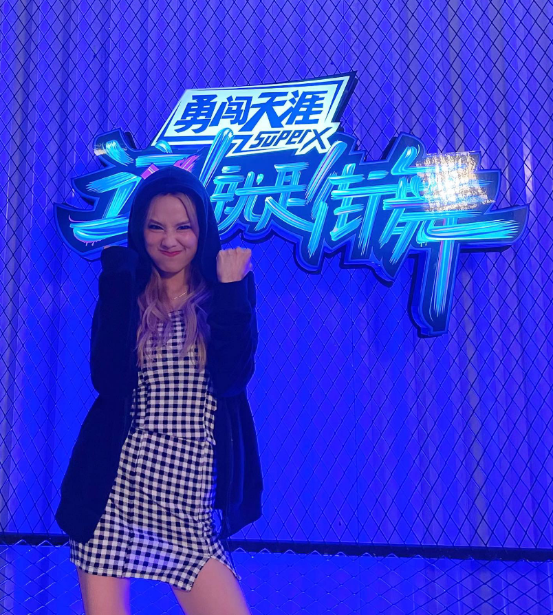 或许还有很多人还并不认识这位充满爆发力的日本甩手舞舞者ibuki今田