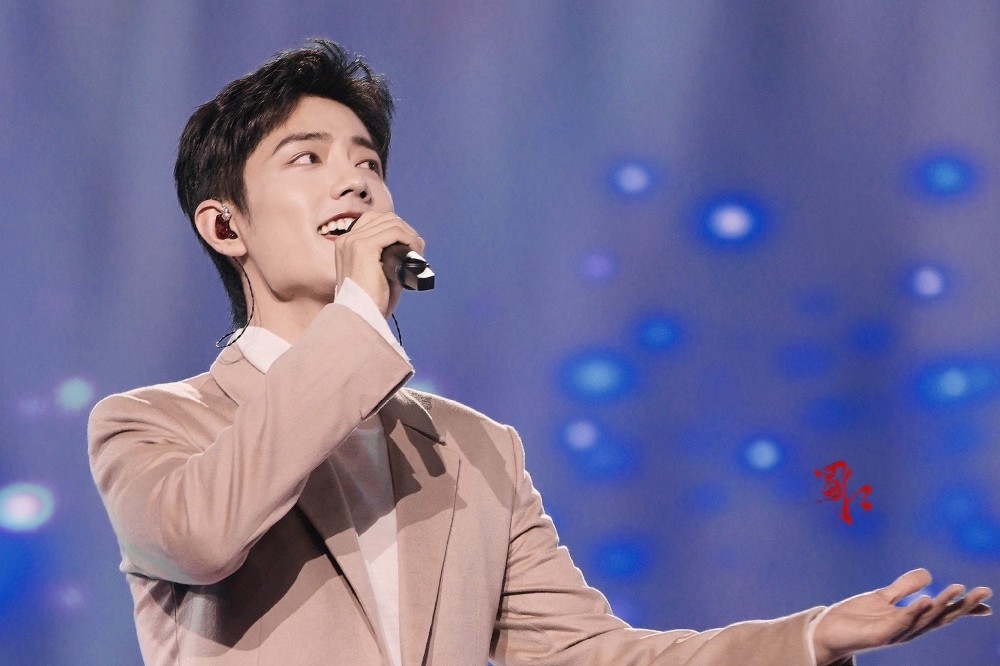 汪海林97年毕业,工作12年后,是《一起来看流星雨》的编剧而跟着偶像