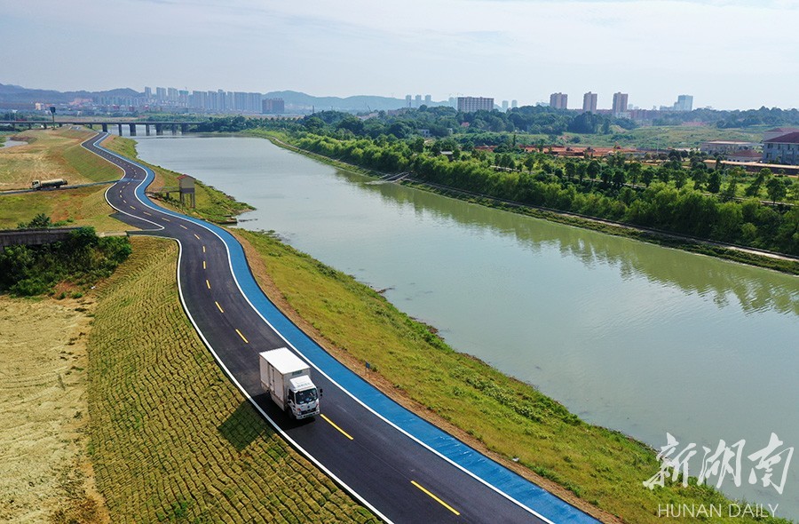 加固堤防保安全