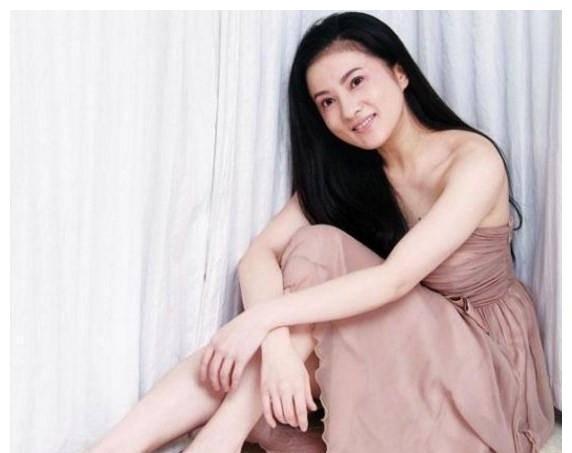 9岁红遍全国,18岁考上北大,撒贝宁曾发誓要娶她,41岁至今未嫁