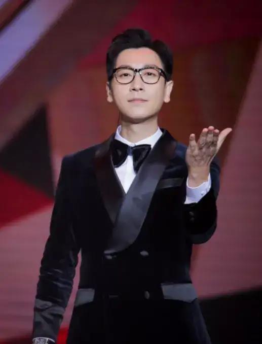 出不了头的芒果台主持人精明的换台争一哥老实的颠沛流离