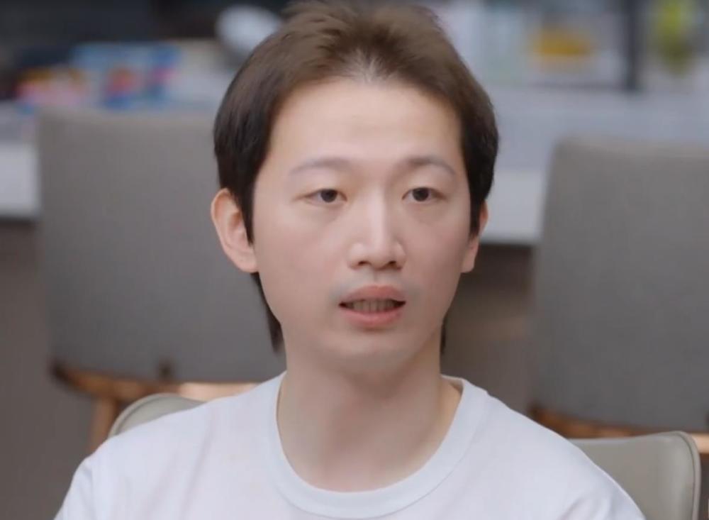 而是罗昊沉思半天,总结出一句话道出关键,始终无法把恋爱和工作混在一