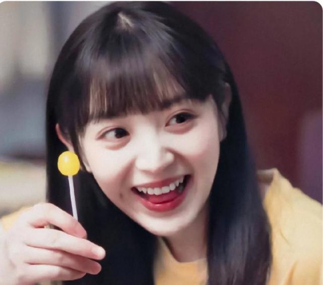 漂亮的凤凰卫视黄橙子,她是炫目的选美冠军,也是很宅的新闻主播|凤凰