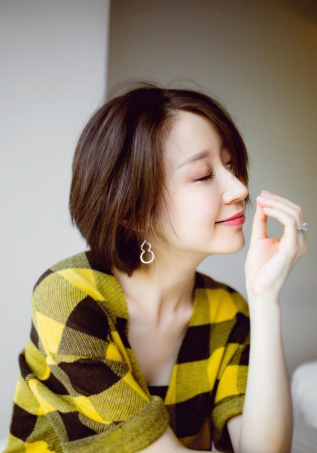 漂亮的凤凰卫视黄橙子,她是炫目的选美冠军,也是很宅的新闻主播|凤凰