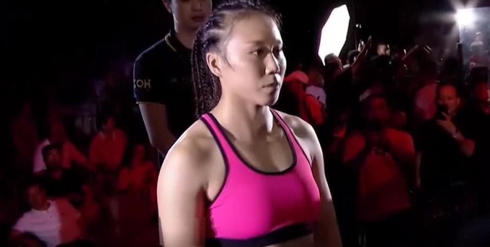 王雪也没有因为日本拳王在发布会上的无耻行为就打得非常着急,因为她