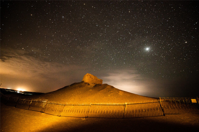 敦煌阳关大漠日落显苍茫星汉璀璨夜未央