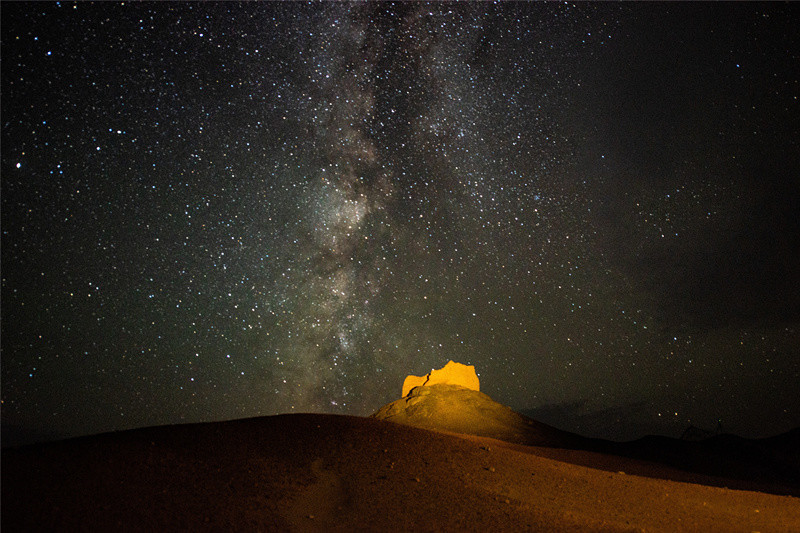 敦煌沙漠夜景图片