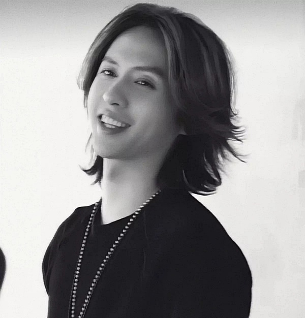 2,从酒吧驻唱到快乐男声