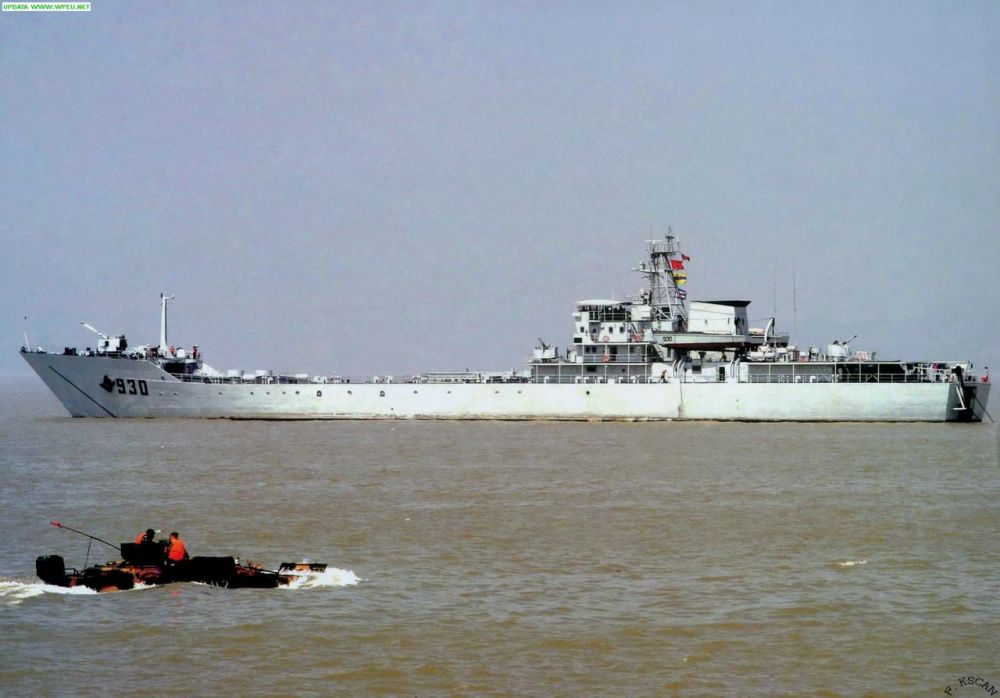 930"灵岩山"正式退役一口气服役三艘如今,在我国大量服役新型的两万吨