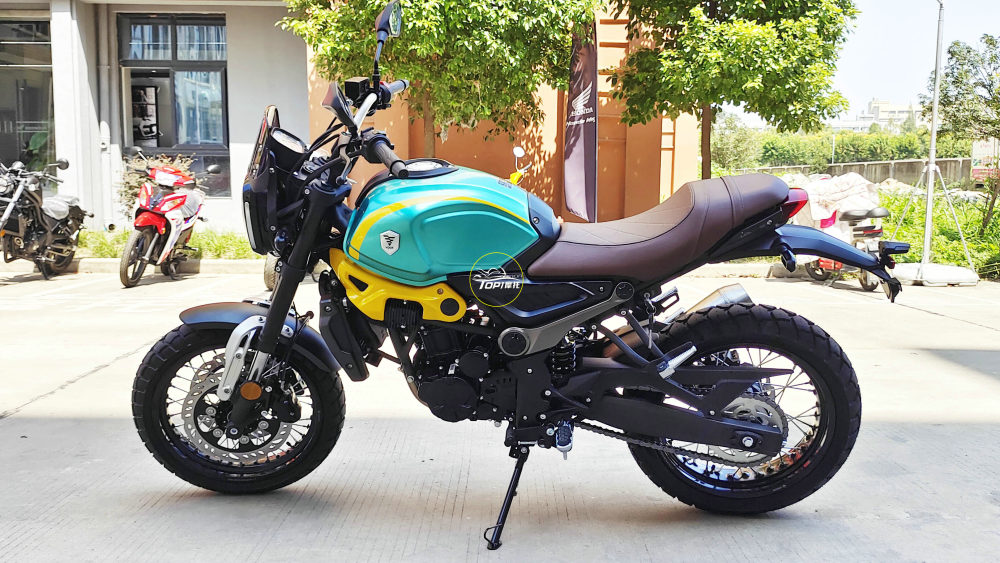 无极300ac攀爬版到店实拍更适合跑烂路的复古摩托