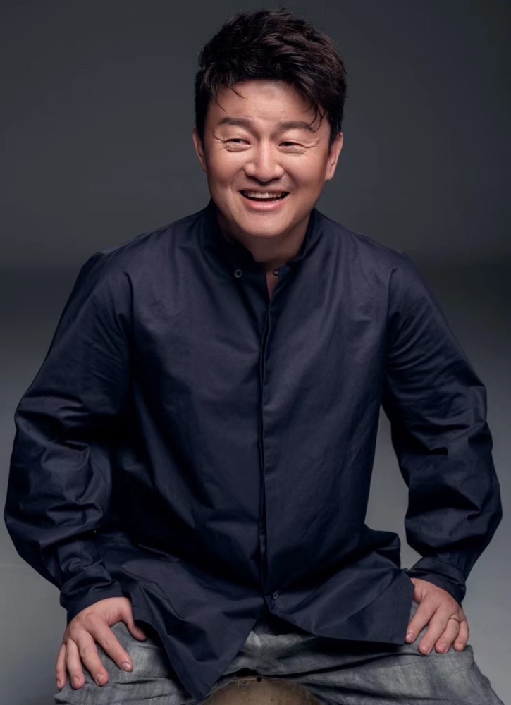 情景喜剧《冬奥一家人》热烈开机 演员张磊任暖憨教练