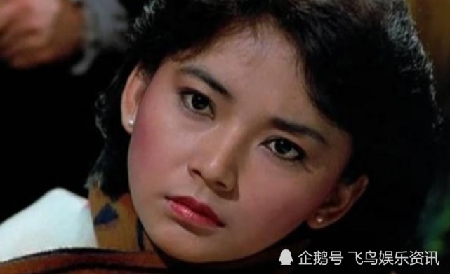 有一次被星探发掘并让她演电影《欢颜》,并获得了 十六届金马奖女主角