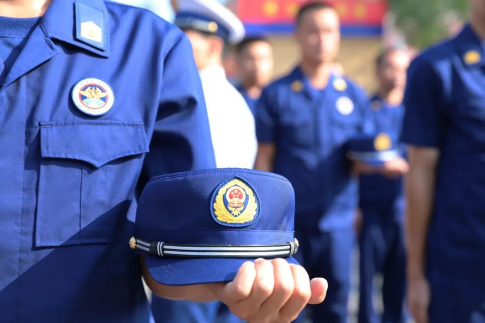 新装亮相赣州市专职消防员换装