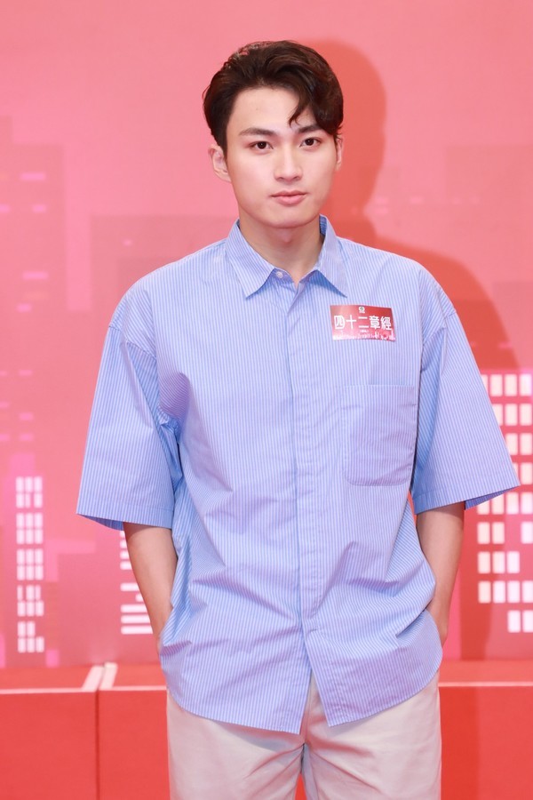 周嘉洛笑言:"相信概念是向陈百祥先生致敬慨,不过丁