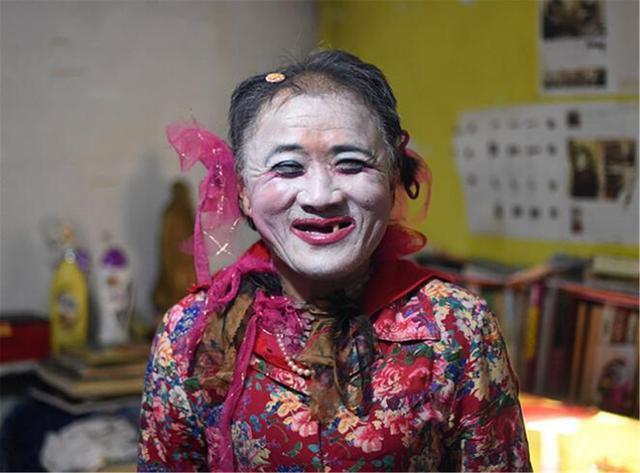 香港男扮女装丑星图片