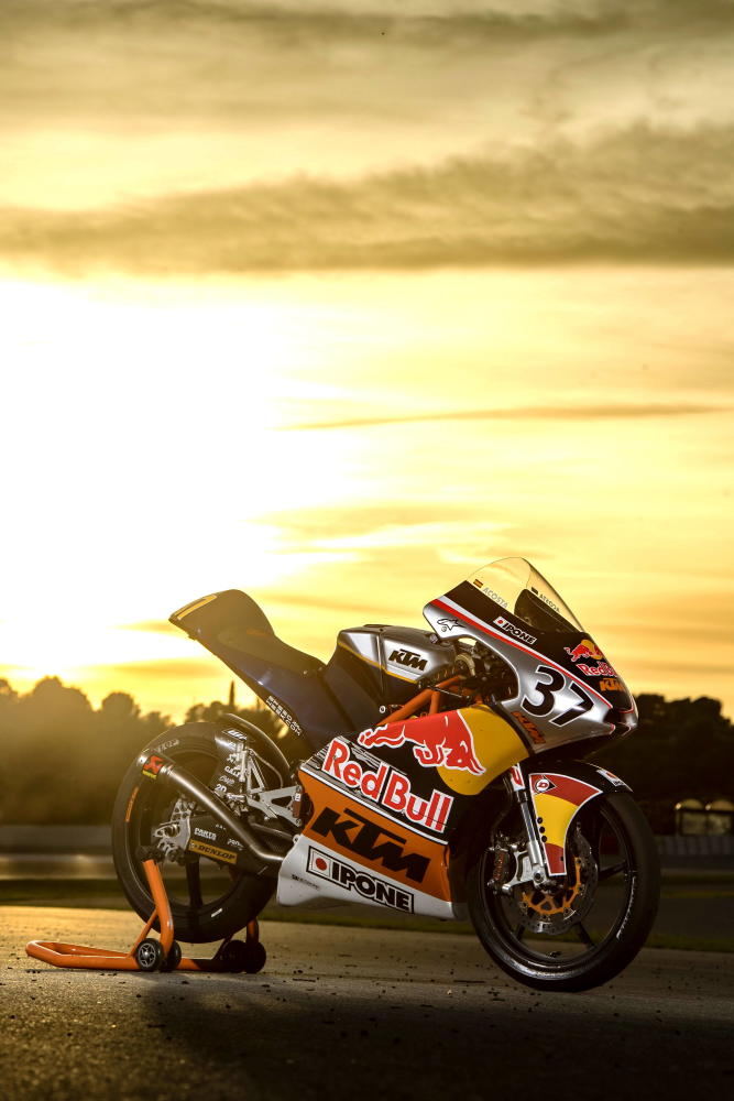 motogp红牛新秀杯的ktmrc250r赛车