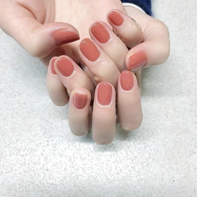 最适合秋季的纯色系美甲