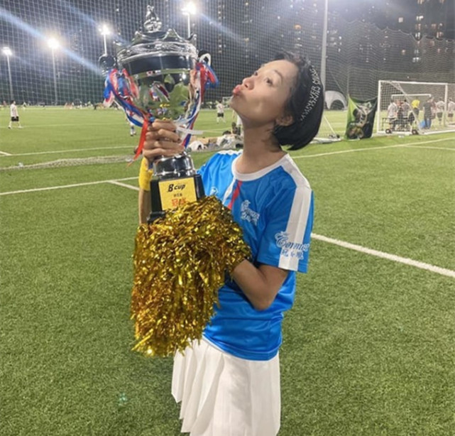 蓝凤凰谈佩珊近况曝光一度转行卖保险52岁成催眠治疗师